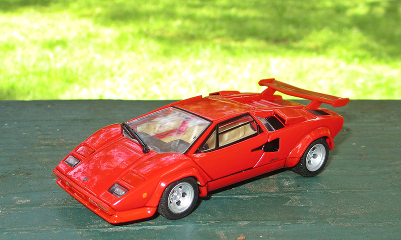 Illustration for article titled Tomica Premium Goes 1/43: Lamborghini Countach LP500S